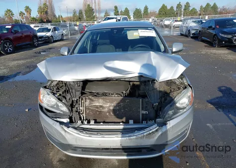 2015 Volvo S60 T5 из США, поврежденный, VIN YV126MFJ1F2353840